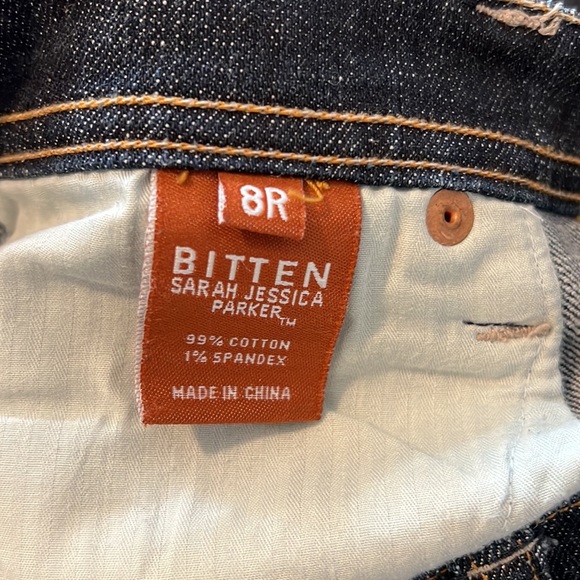 Bitten Sarah Jessica Parker 8R jeans. - Picture 6 of 6